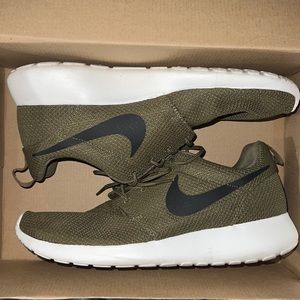Men's Nike Rosherun size 9.5